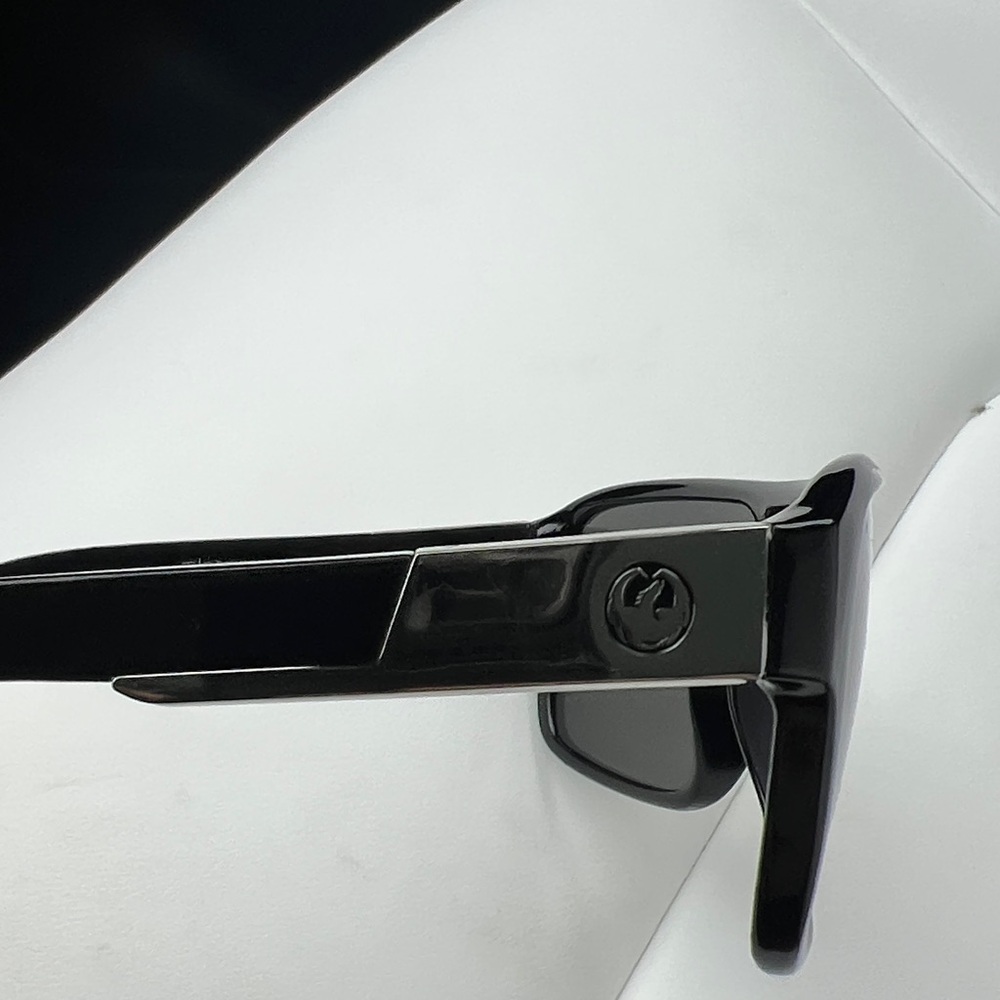 Mens Dragon Jam Remix sunglasses,Black and Silver.